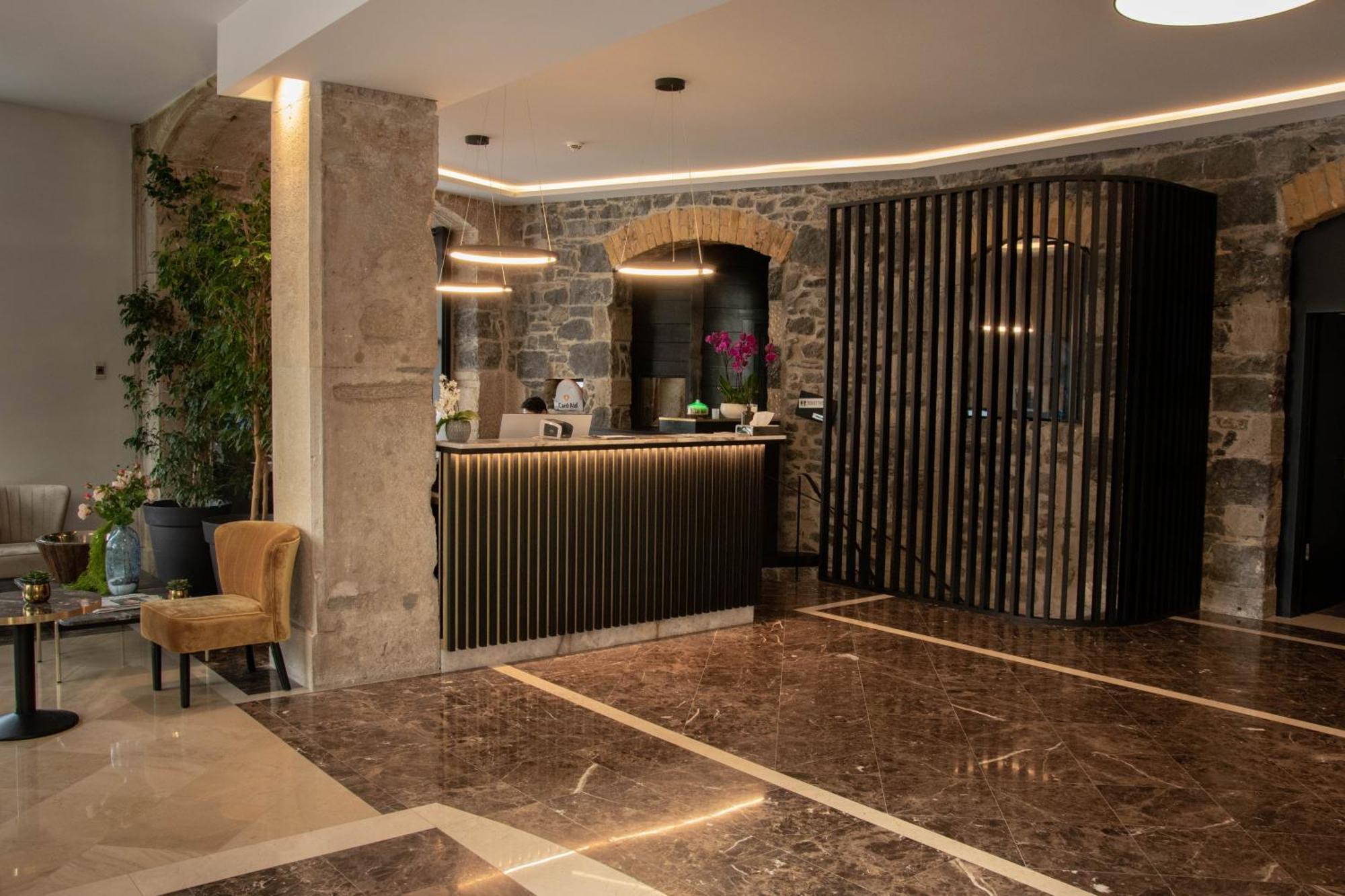 Montbrillant Hotel